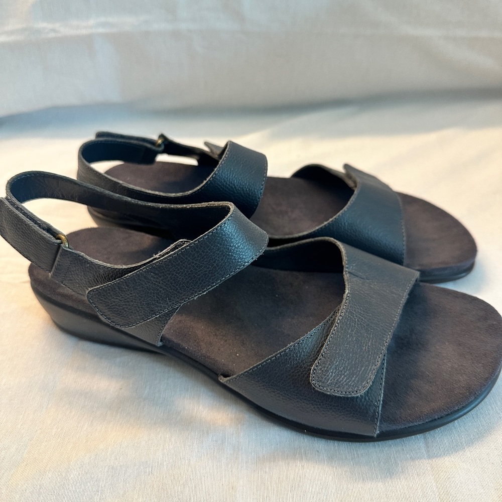 NWOT Easy Spirit Navy Blue Harrell Wedge Comfort Sandals w/Velcro Straps S 10W